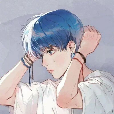 河南一高校学生扮演机器人